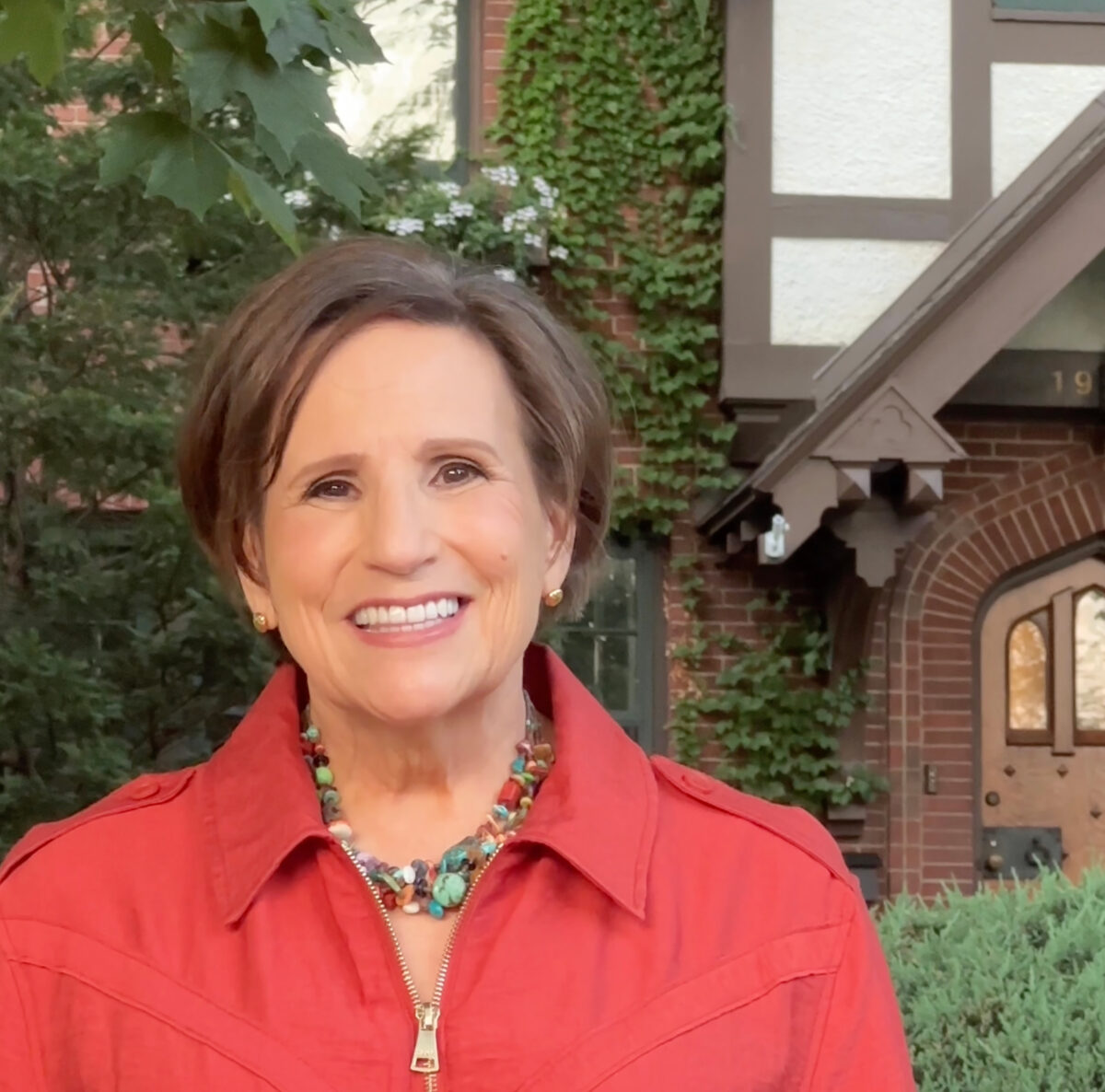 There is a Difference featuring Kate Smith, color expert. Draper DNA